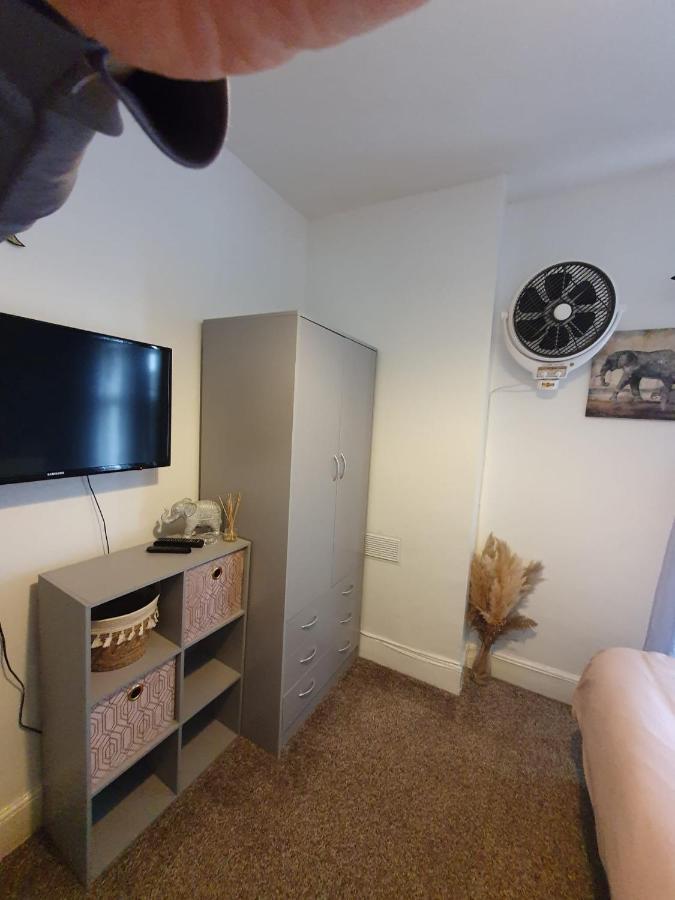 Private Room In Cardiff Exterior foto