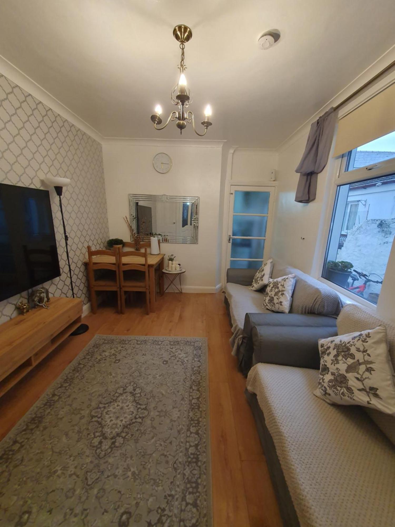 Private Room In Cardiff Exterior foto